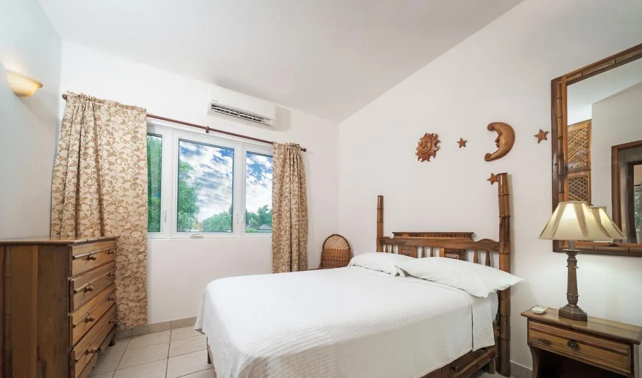 Hotel Beach House Condos, Negril