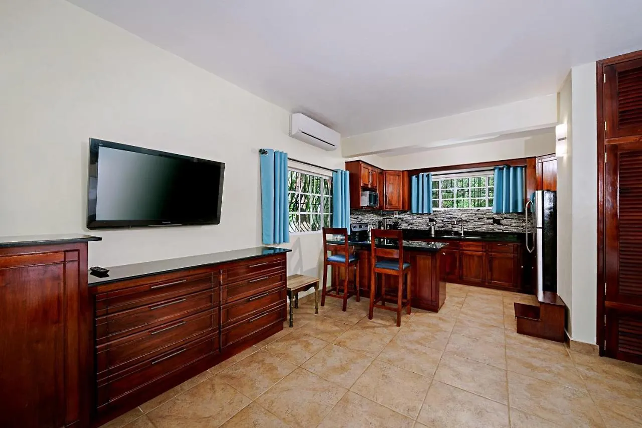 Beach House Condos, Negril Hotel