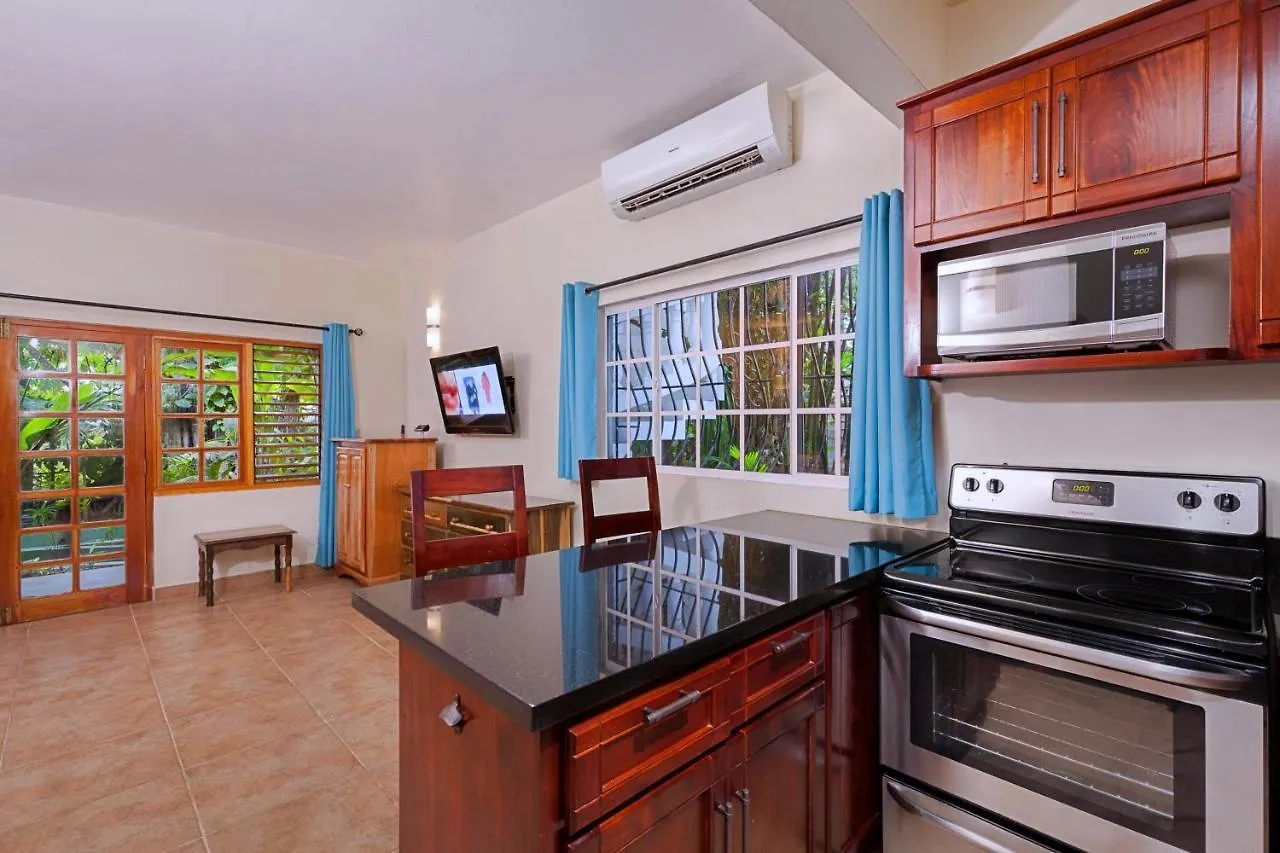 *** Hotel Beach House Condos, Negril Jamaica