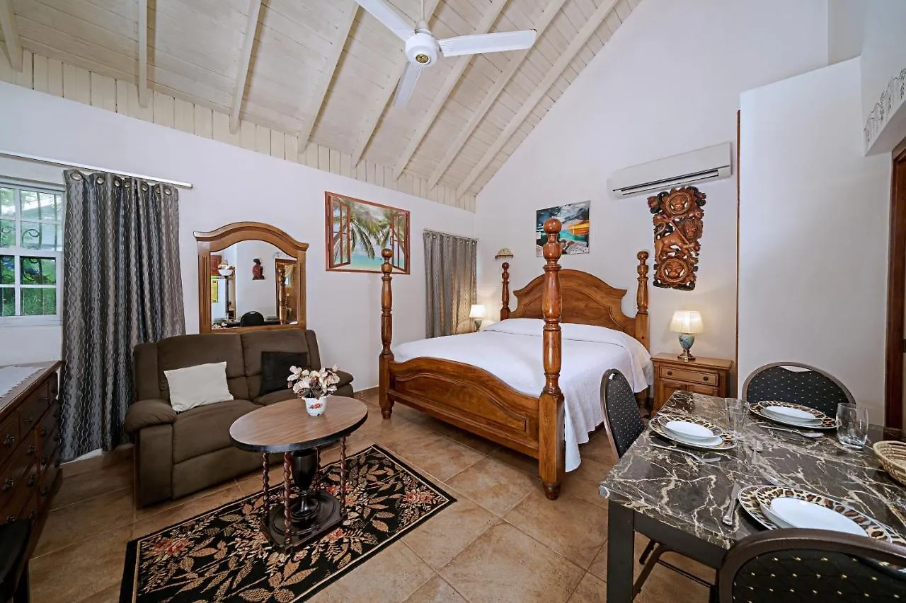 Beach House Condos, Negril 3*,
