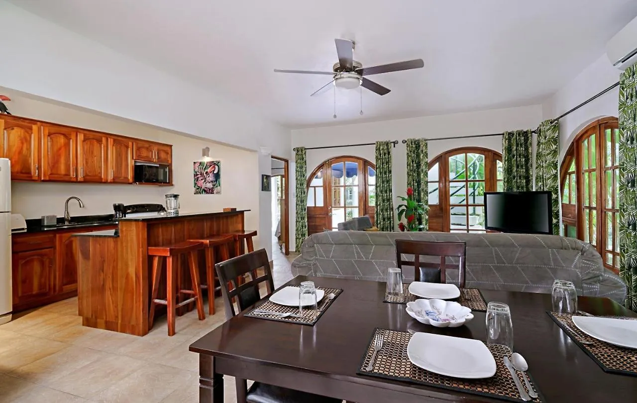 Beach House Condos, Negril 3*,  Jamaika