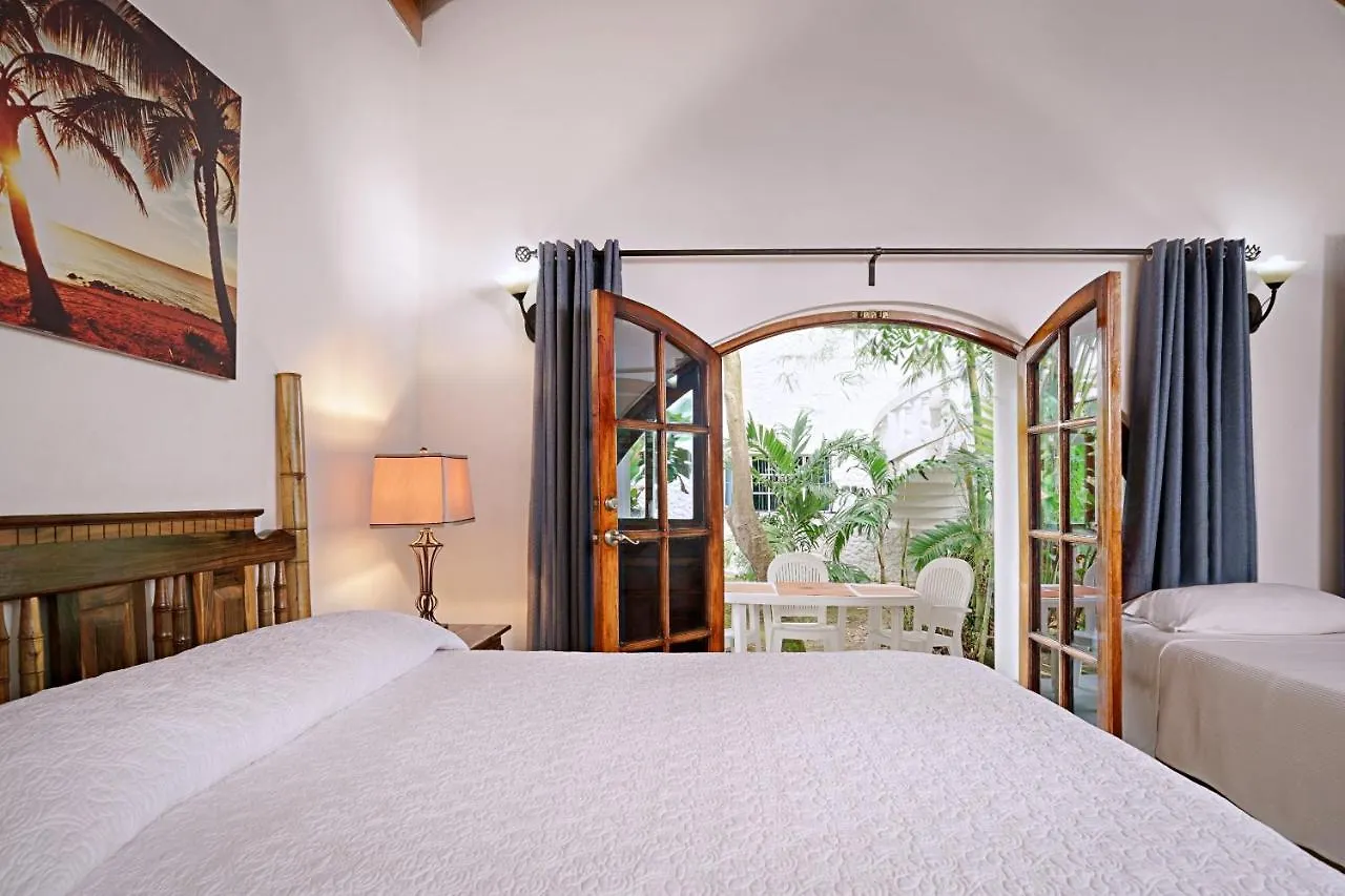 Beach House Condos, Negril Hotel