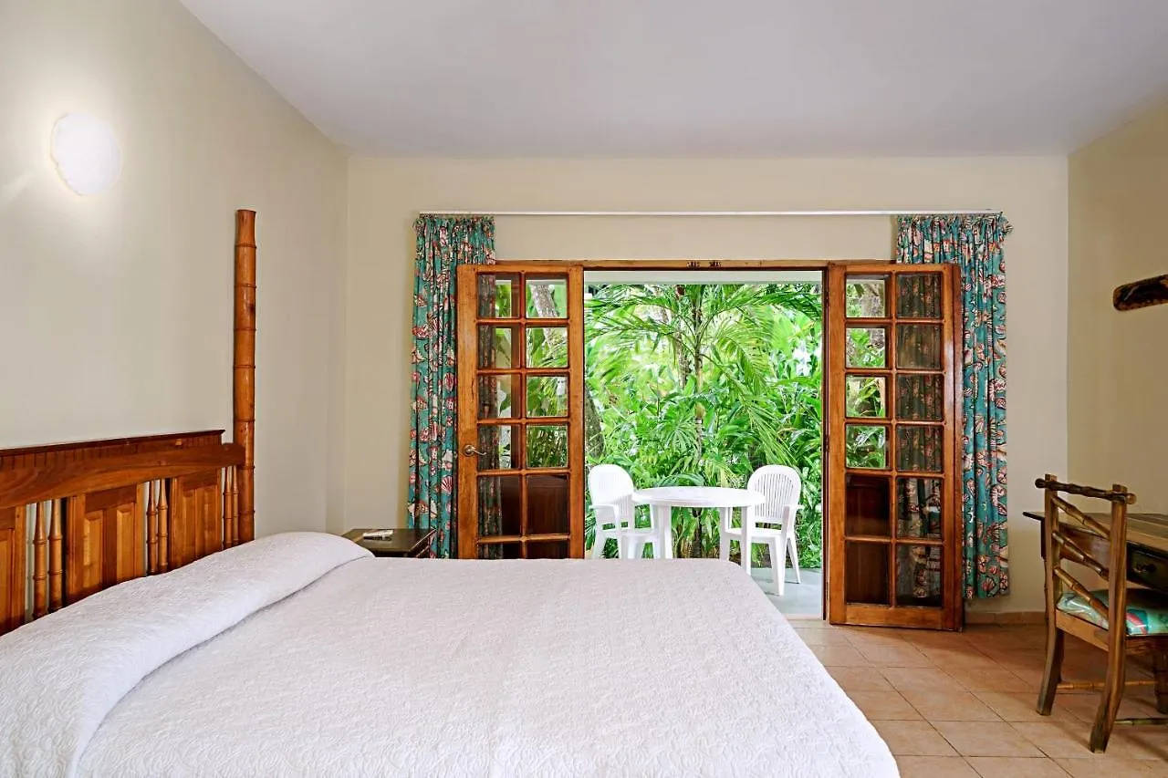 Beach House Condos, Negril 3*,