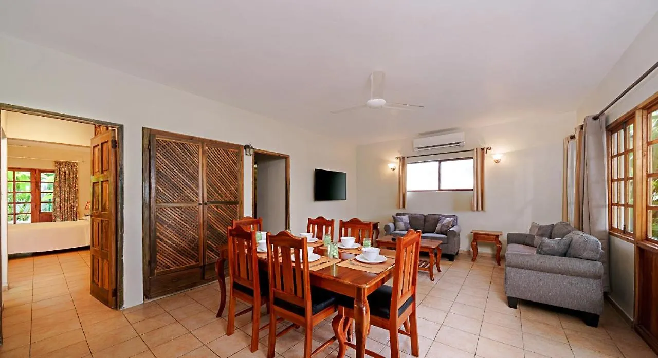 Beach House Condos, Negril Hotel