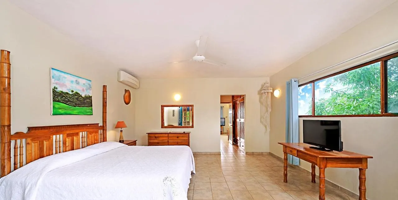 Hotel Beach House Condos, Negril