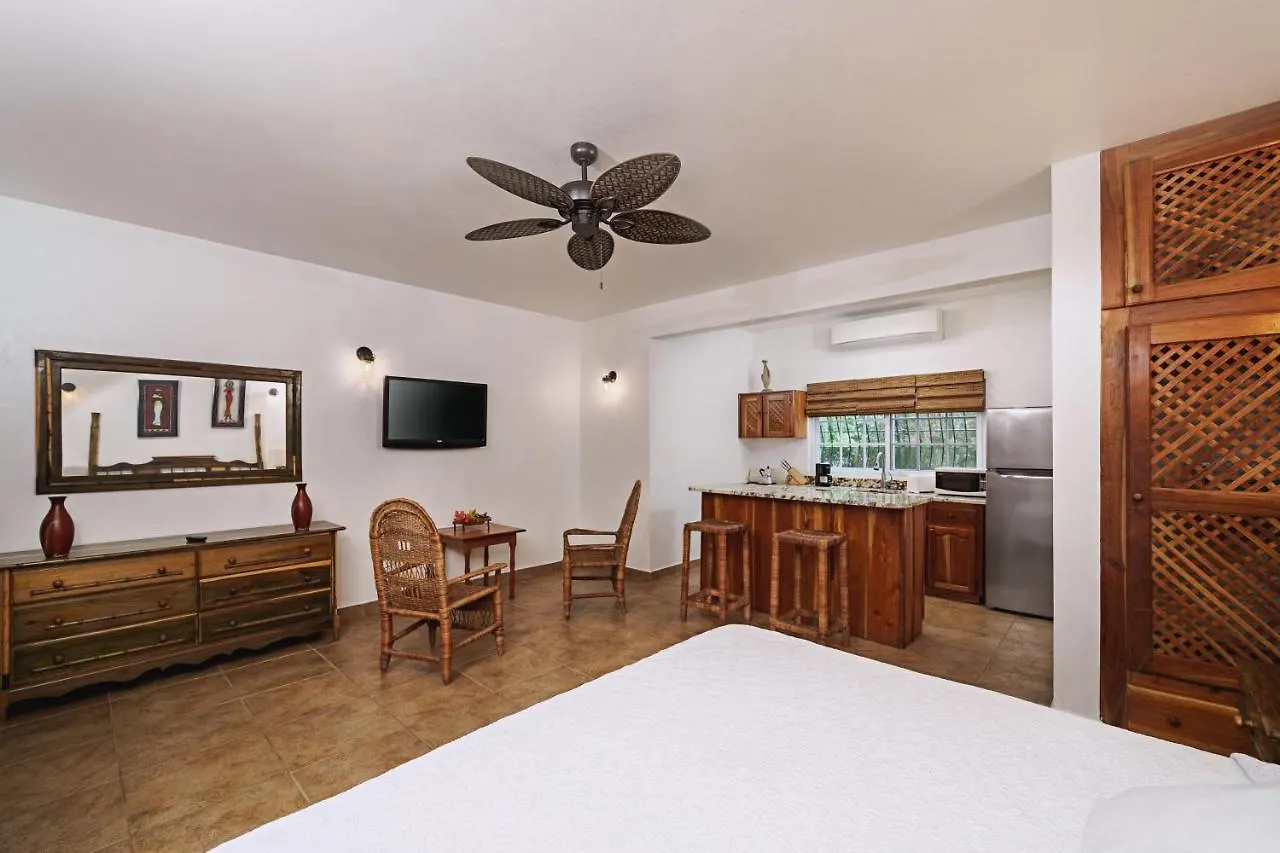 Hotel Beach House Condos, Negril