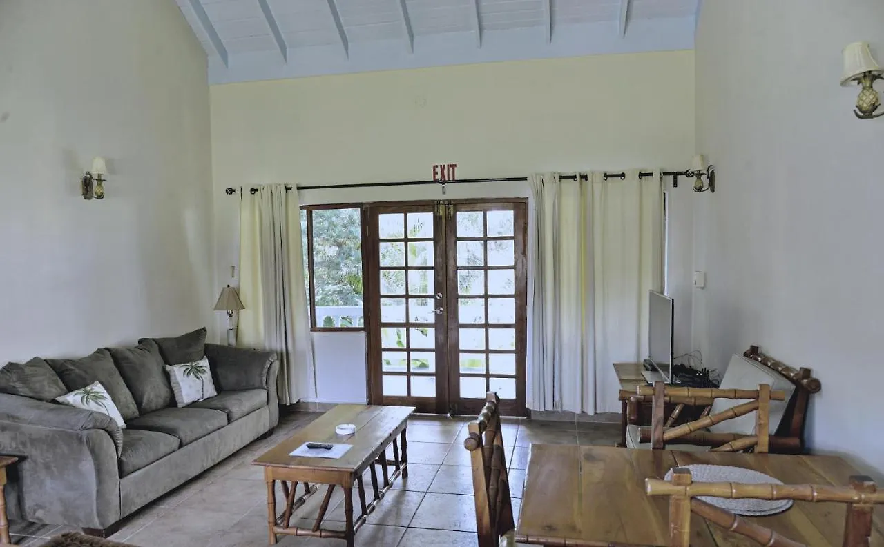 Beach House Condos, Negril 3*,