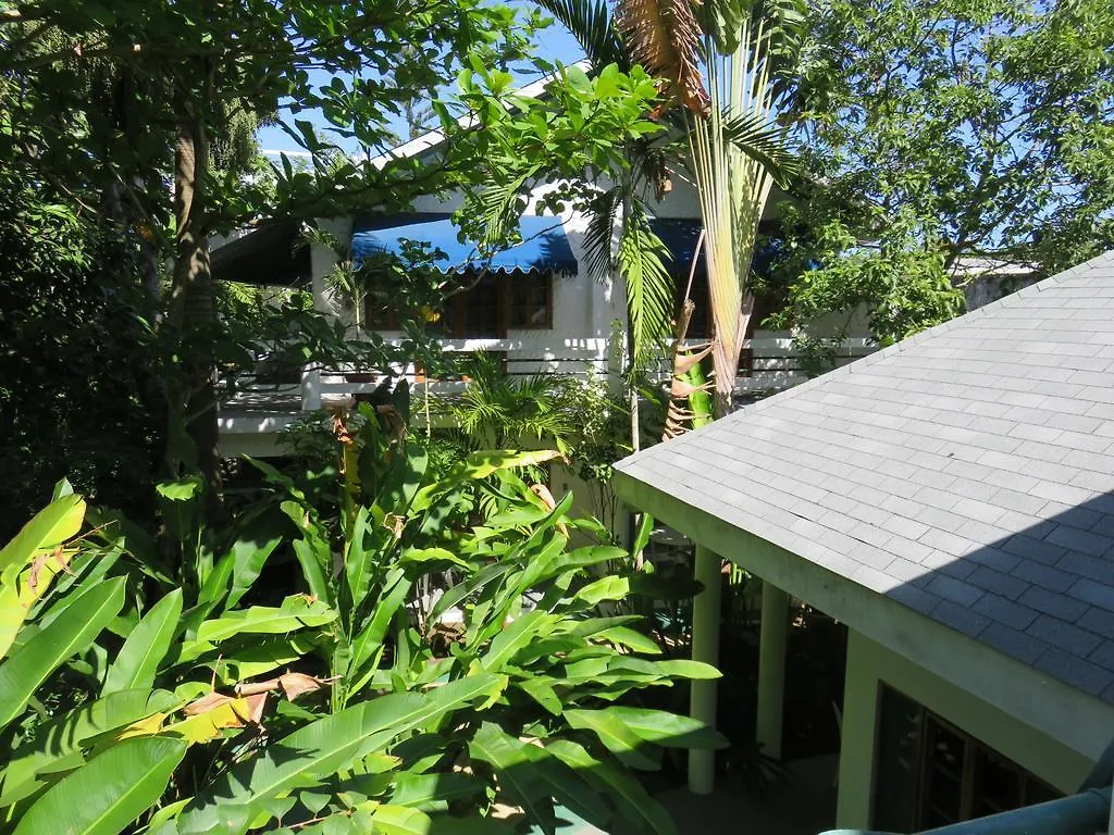 Beach House Condos, Negril 3*,