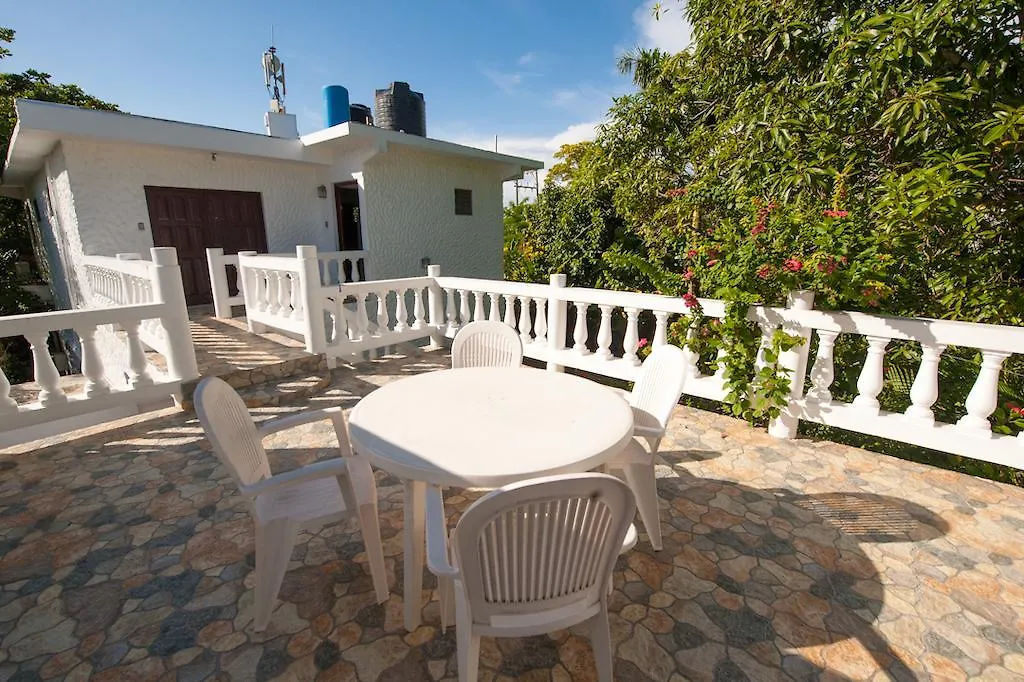 Hotel Beach House Condos, Negril