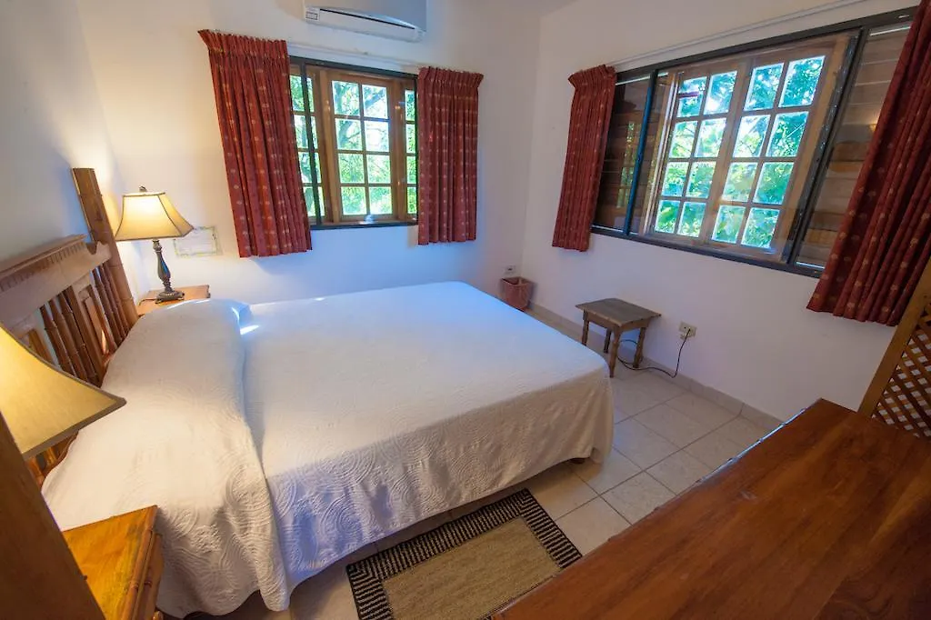 Beach House Condos, Negril 3*,