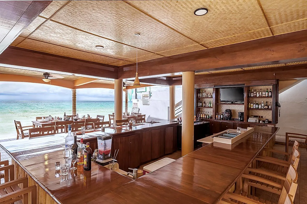 Beach House Condos, Negril 3*,