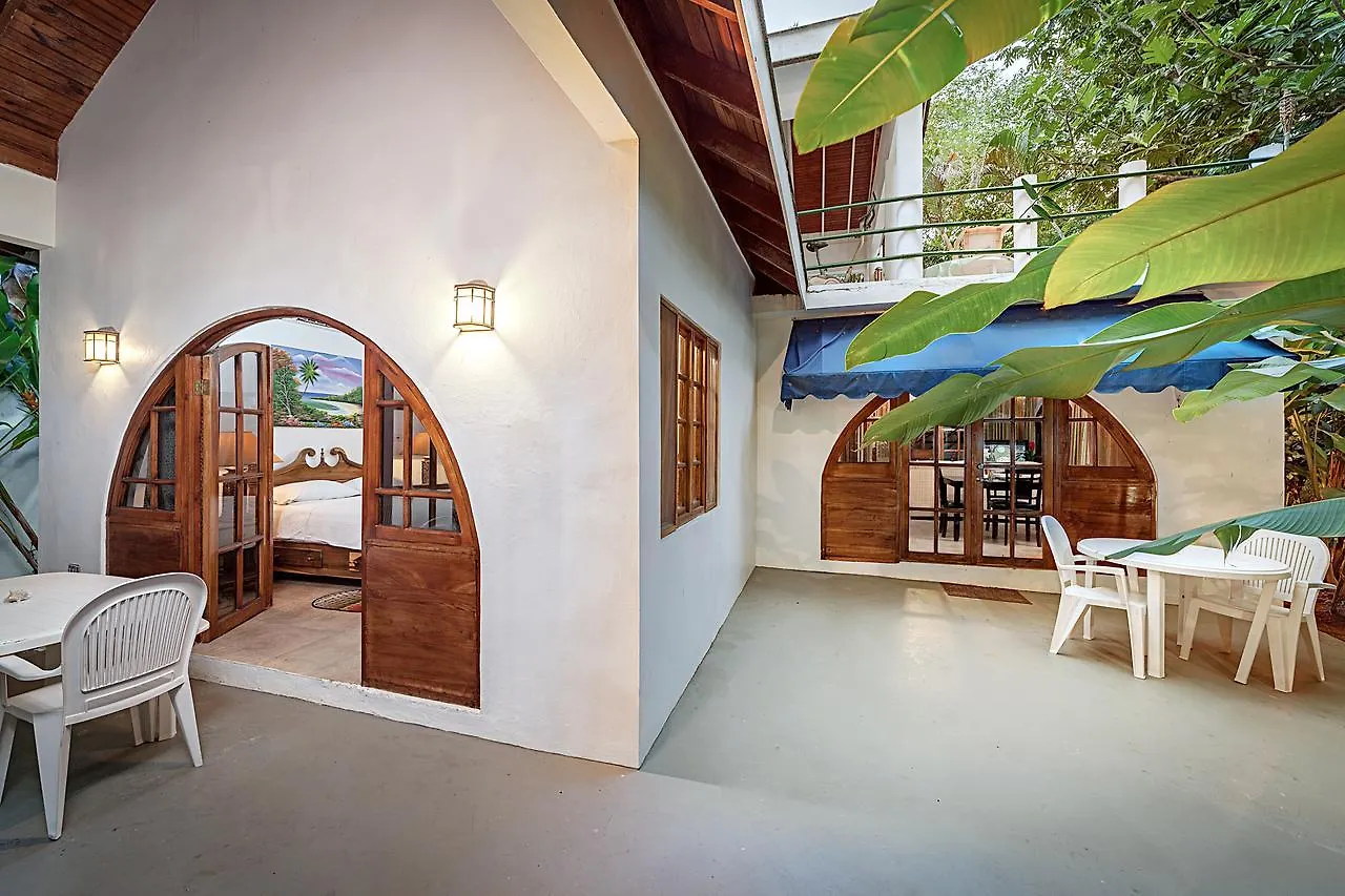 Beach House Condos, Negril 3*,