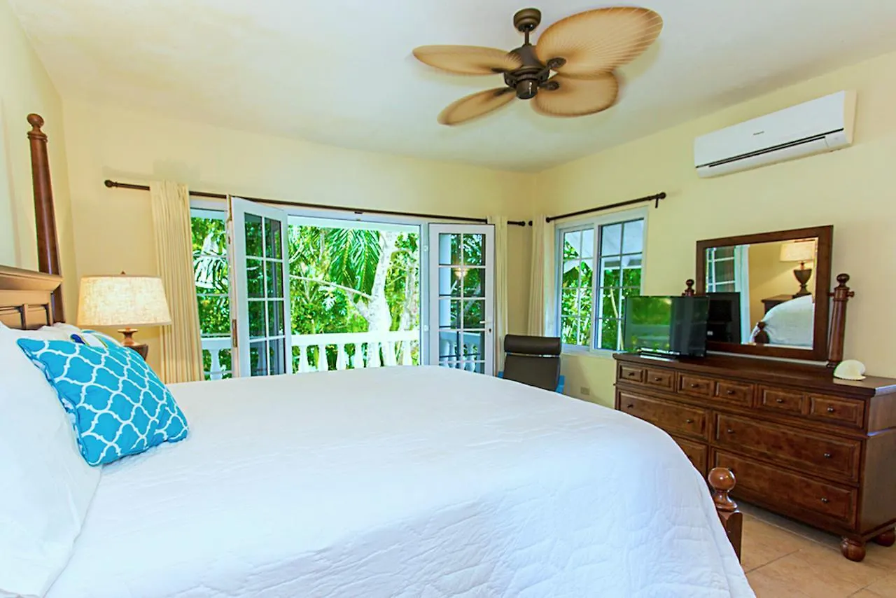 Beach House Condos, Negril 3*,