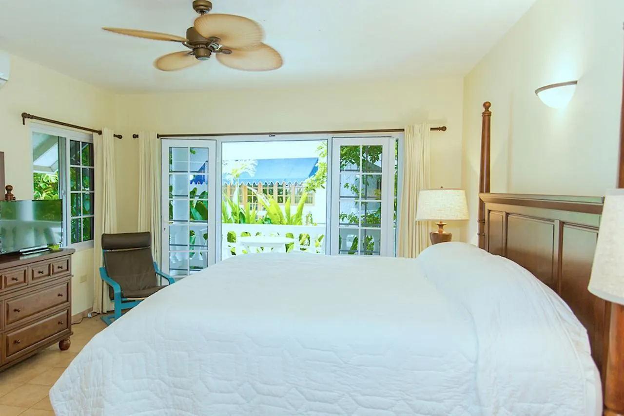 Beach House Condos, Negril Hotel