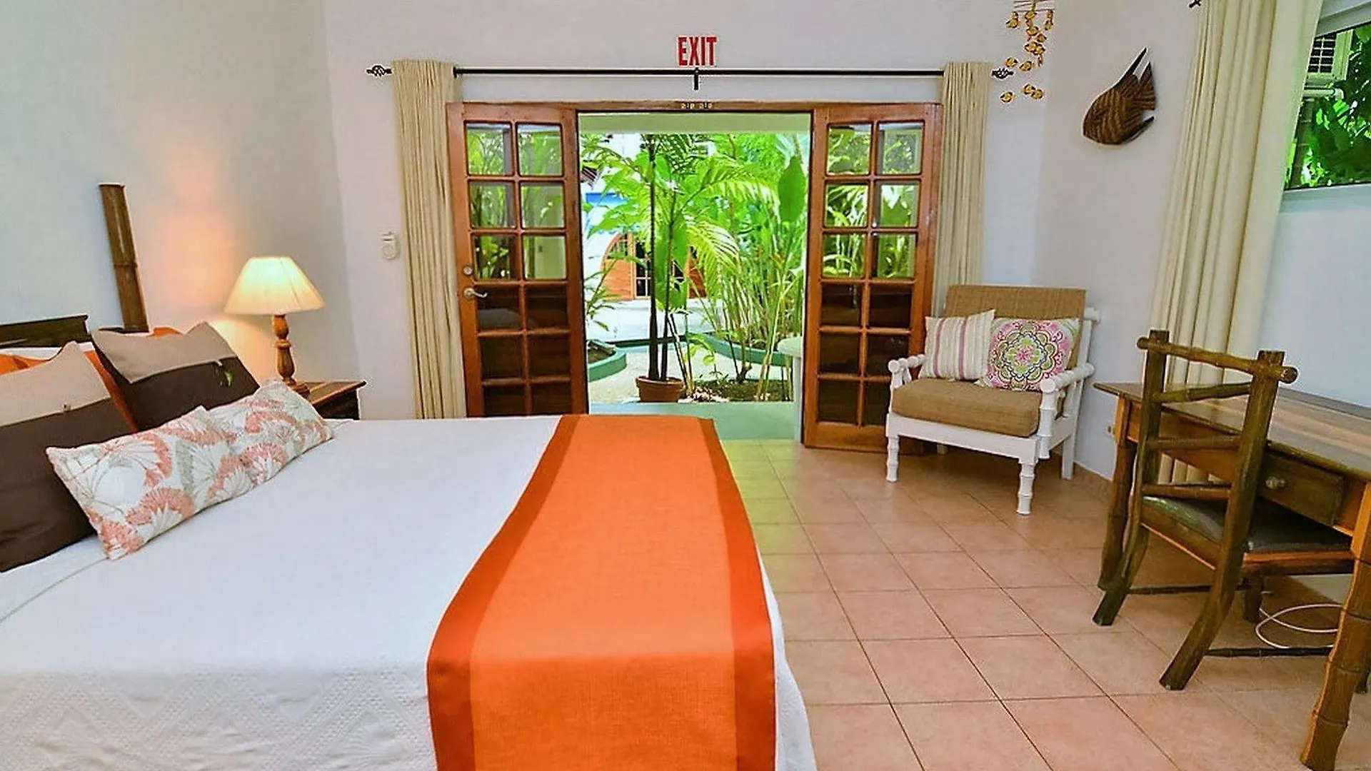 Beach House Condos, Negril Hotel
