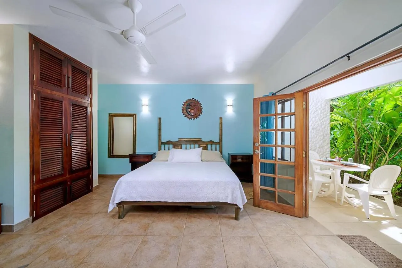 Beach House Condos, Negril Hotel